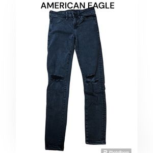 AMERICAN EAGLE distressed jeggings